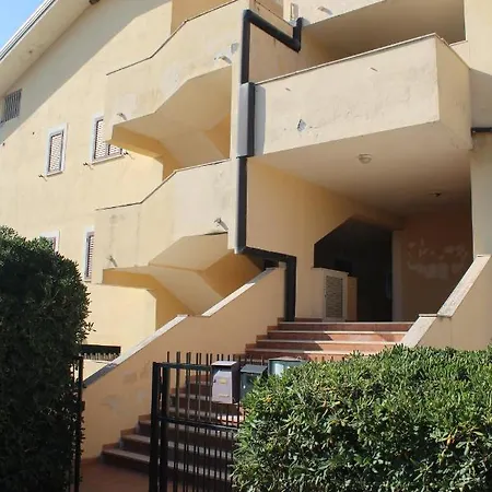 Il Borgo Della Marinella Vacanze 아파트 아망테